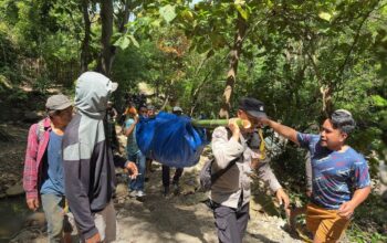 Polsek Labuan Badas Evakuasi Penemuan Jasad Warga Gantung Diri di Kebun Jambu Mente
