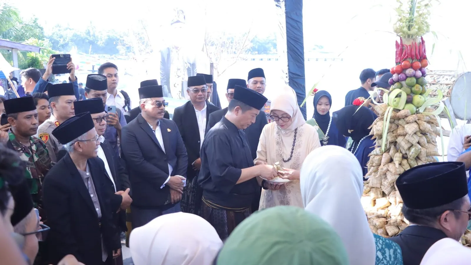 Lebaran Topat 2026: Ribuan Warga Padati Senggigi dalam Balutan Tradisi Sasak yang Sakral