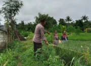 Bhabinkamtibmas Bagik Polak Barat Motivasi Petani di Dusun Jogot