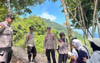 Ribuan Wisatawan Padati Sekotong, Polisi Siaga Kawal Tradisi Lebaran Topat 2026