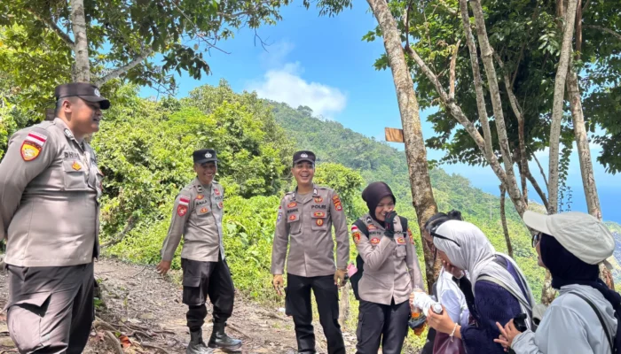 Ribuan Wisatawan Padati Sekotong, Polisi Siaga Kawal Tradisi Lebaran Topat 2026