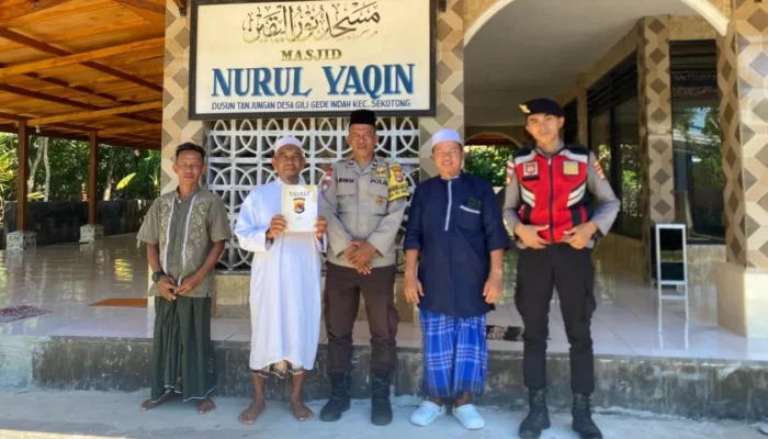 Wujud Kepedulian Polri di Pelosok, Kapolres Lombok Barat Salurkan Bantuan Spesial untuk Masjid di Gili Gede Indah