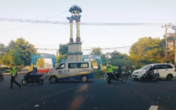 Sat Lantas Polres Lombok Barat Kawal Ketat Pengamanan Jalur Peringatan HUT Kabupaten ke-68