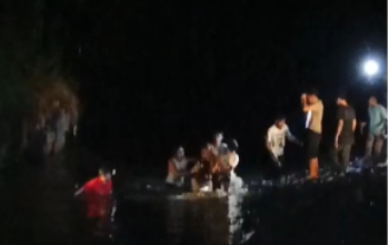 Personel Polsek Sakra Timur Lakukan Olah TKP Penemuan Bocah Tenggelam di Waduk Surabaya