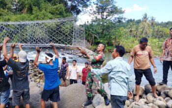 Sinergi Warga dan Pemerintah Pasang Bronjong Bendungan