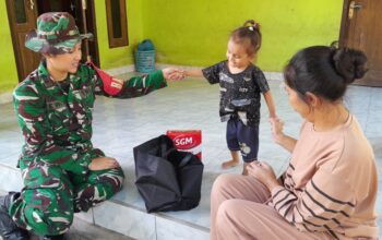 Kepedulian Babinsa Bantu Balita Stunting di Karang Bayan