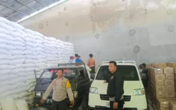 Strategi Perkuat Ketahanan Pangan, Polsek Gerung Kawal Distribusi Tonase Jagung ke Bulog