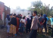 Diduga Konsleting Listrik 6 Unit Rumah di Desa Tolotangga Terbakar Polsek Monta Polres Bima Kabupaten Bersama Warga Bantu Padamkan Kobaran Api