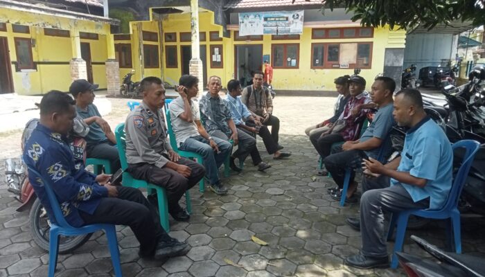 Polsek Rasbar Laksanakan Jum’at Curhat, Serap Keluhan Warga di Kelurahan Sarae