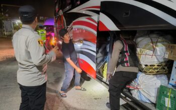 KRYD Polsek KPL Poto Tano Kian Intens, Seluruh Personel Turun Tangan Periksa Kendaraan di Pelabuhan
