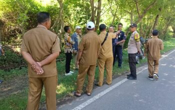 Bhabinkamtibmas Tarusa Dampingi Tim Dinas Kelautan Tinjau Reklamasi Ilegal di Pantai Air Tawar