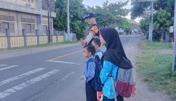 Polisi Gelar Rawan Pagi di Depan SDN 1 Goa, Wujudkan Kamseltibcar Lantas yang Aman dan Humanis