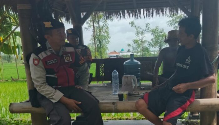 Cegah Curanmor di Jagerage, Personel Polres Lombok Barat Ajak Warga Manfaatkan Call Center 110