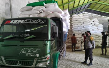Strategi Polri Jamin Kesejahteraan Petani di Lombok Barat: Kawal Ketat Rantai Pasok Hingga ke Pintu Gudang Bulog
