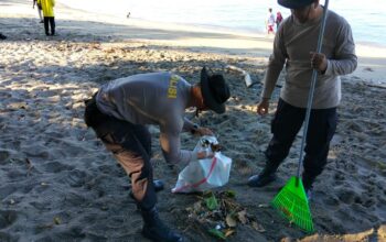 Polri dan Muspika Sulap Wajah Pantai Locco Senggigi Jadi Lebih Asri Pagi Ini