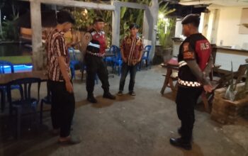 Waspada Jam Rawan, Polres Lombok Barat Sisir Desa Bagek Polak Demi Jaga Keamanan Warga