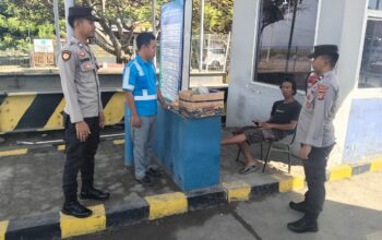 Polisi Gelar Patroli Dialogis di Pelabuhan Poto Tano, Imbau Penumpang Utamakan Keamanan