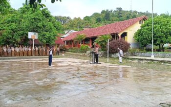 Polres Bima Kota Jadikan Pembina Upacara di Sekolah, Ajak Pelajar Jadi Generasi Disiplin dan Taat Hukum