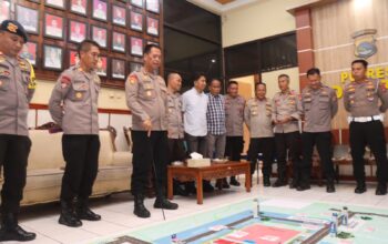POLRES DOMPU GELAR GLADI POSKO DAN TFG SISPAMKOTA, SIAPKAN PENGAMANAN UNRAS HARI BURUH INTERNASIONAL