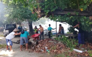 Karya Bakti Koramil Sekotong Pulihkan Keindahan Gili Genting