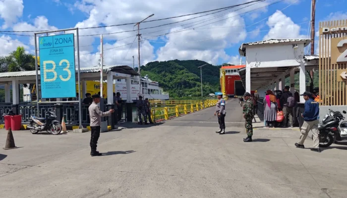 Polsek Kawasan Pelabuhan Lembar Intensifkan Pengamanan KMP Atyana Guna Pastikan Kelancaran Penyeberangan Lembar-Padangbai