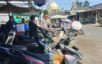 Bhabinkamtibmas Desa Teratak Intensifkan Pengamanan dan Dialog di Pasar Tradisional