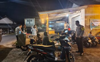 Jaga Kondusifitas Wilayah, Personel Polsek Sukamulia Gelar Patroli Malam