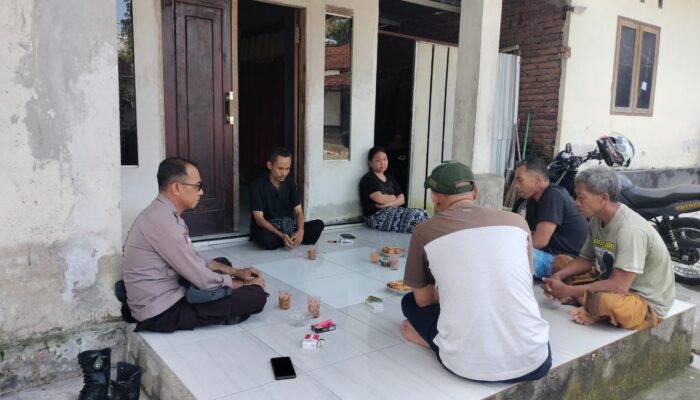 Bhabinkamtibmas Kelurahan Gerantung Intensifkan Patroli Dialogis di Tengah Masyarakat Binaan Sosialisasikan Ketahanan Pangan