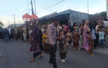 Bhabinkamtibmas Desa Surabaya Laksanakan Pengamanan dan Monitoring Acara Adat Nyongkolan