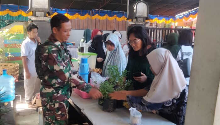 Sambut Idul Adha, Warga Antusias Belanja Pasar Murah