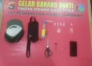 Kerap Transaksi Dirumahnya, Polres Sumbawa Ringkus Pengedar di Plampang dan Amankan 5 Poket Sabu