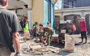 Menjelang Idul Adha, Babinsa Hadir Bantu Pembangunan Masjid