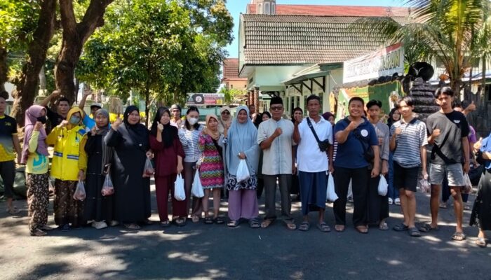 Idul Adha Penuh Makna, TNI dan Rakyat Berbagi Bersama