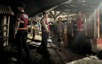 Waspada Pencurian Ternak, Polres Lombok Barat Jaga Ketat Kandang Kumpul Milik Warga Saat Tengah Malam
