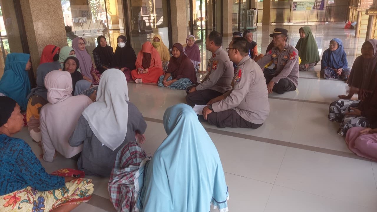 Polres Lombok Barat Sambang Desa di Lembar Selatan