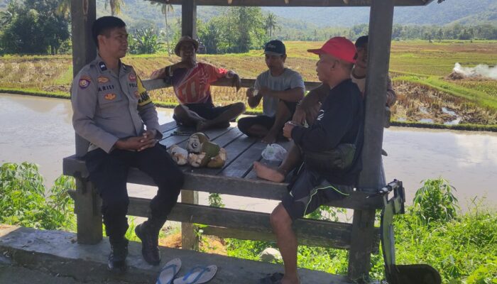 Bhabinkamtibmas Desa Manemeng Gencarkan Sosialisasi TPPO, Warga Diimbau Gunakan Jalur Resmi Kerja ke Luar Negeri