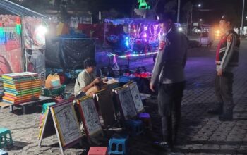 Anggota Polsek Kayangan Polres Lombok Utara melaksanakan Patroli dialogis