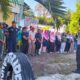 Bhabinkamtibmas Kelurahan Dalam Bersama Warga Gelar Gotong Royong Jumat Bersih di Jembatan Pelangi