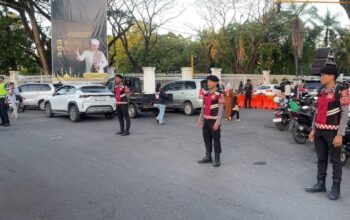 Sat Samapta Polres Sumbawa Kawal Pemberangkatan Calon Jamaah Haji di Pendopo