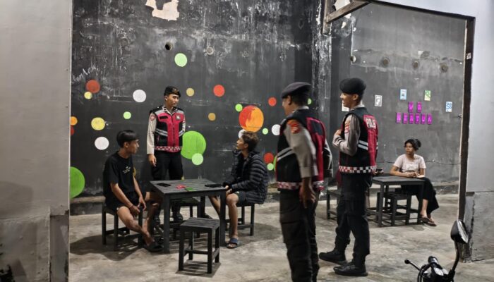 Patroli Malam Sat Samapta Polres Lombok Utara Sambangi Pemuda Nongkrong di Jalan Raya Tanjung