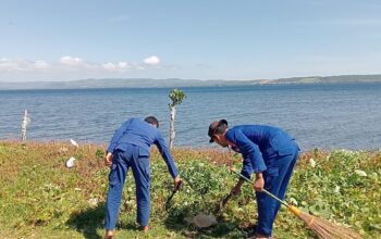 Sinergitas TNI/POLRI Bersihkan Lingkungan Desa Calabai, Wujud Kepedulian Terhadap Kebersihan dan Kesehatan Lingkungan