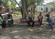 BHABINKAMTIBMAS DESA RABABAKA AJAK WARGA JAGA KAMTIBMAS DAN HINDARI AKSI PEMBLOKIRAN JALAN