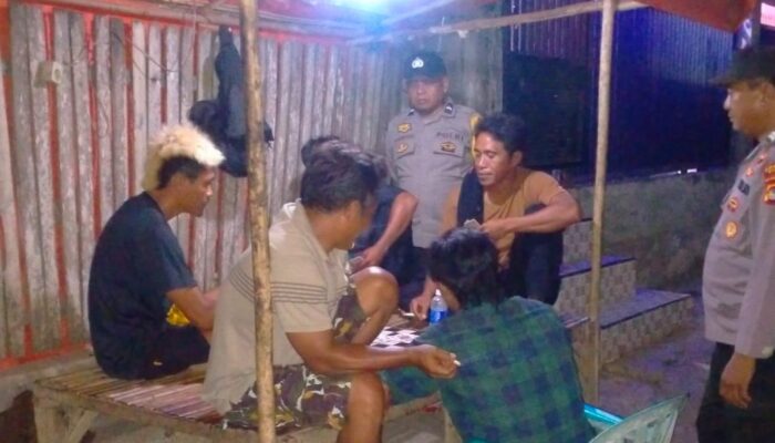 Patroli Dialogis Malam Hari, Polsek Belo Sambangi Warga dan Imbau Jaga Stabilitas Kamtibmas