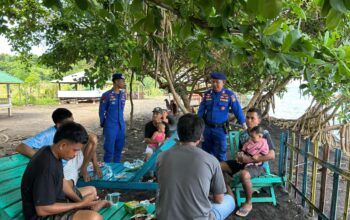POLAIRUD POLRES DOMPU GELAR BERSIH PANTAI DAN PENGAMANAN PELABUHAN DI WILAYAH PEKAT