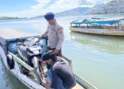 “Polisi Peduli” Satpolairud Polres Bima Kabupaten Bantu Aktivitas Masyarakat di Dermaga Bajo