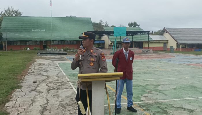 KAPOLSEK HU’U JADI PEMBINA UPACARA DI SMAN 1 HU’U, BERIKAN PENYULUHAN KAMTIBMAS DAN PENCEGAHAN KENAKALAN REMAJA