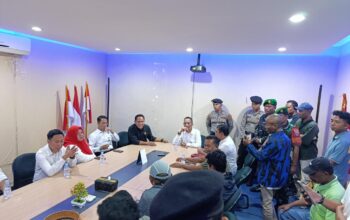 AKSI UNJUK RASA KOALISI NASABAH MELAWAN (KANIBAL) DI BRI CABANG DOMPU BERLANGSUNG AMAN DAN KONDUSIF