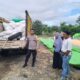 BHABINKAMTIBMAS DESA O’O POLSEK DOMPU PANTAU HASIL PANEN JAGUNG WARGA UNTUK DUKUNG PROGRAM KETAHANAN PANGAN