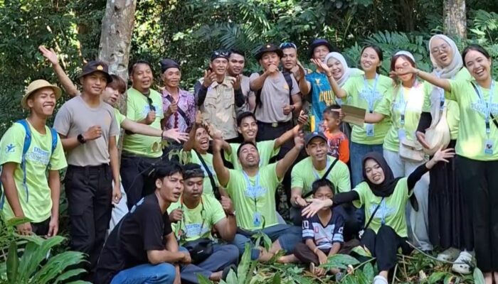 “Bukan Sekadar Menanam Pohon” — Kapolsek Bayan Bersama Relawan dan Masyarakat Adat Hijaukan Hutan Adat Pawang Tenun