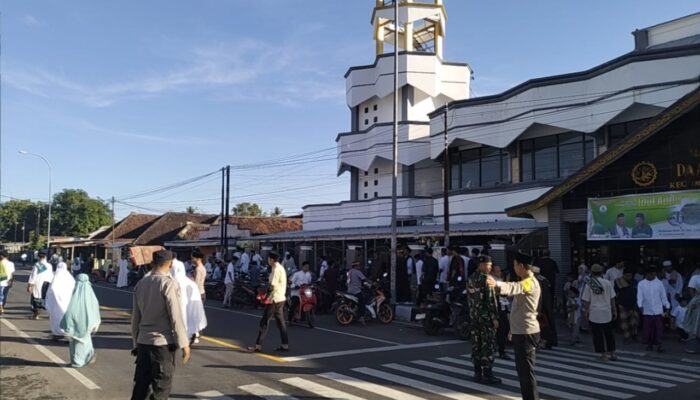 Polsek Lape Pastikan Sholat Idul Adha 1447 H Berjalan Khidmat dan Aman
